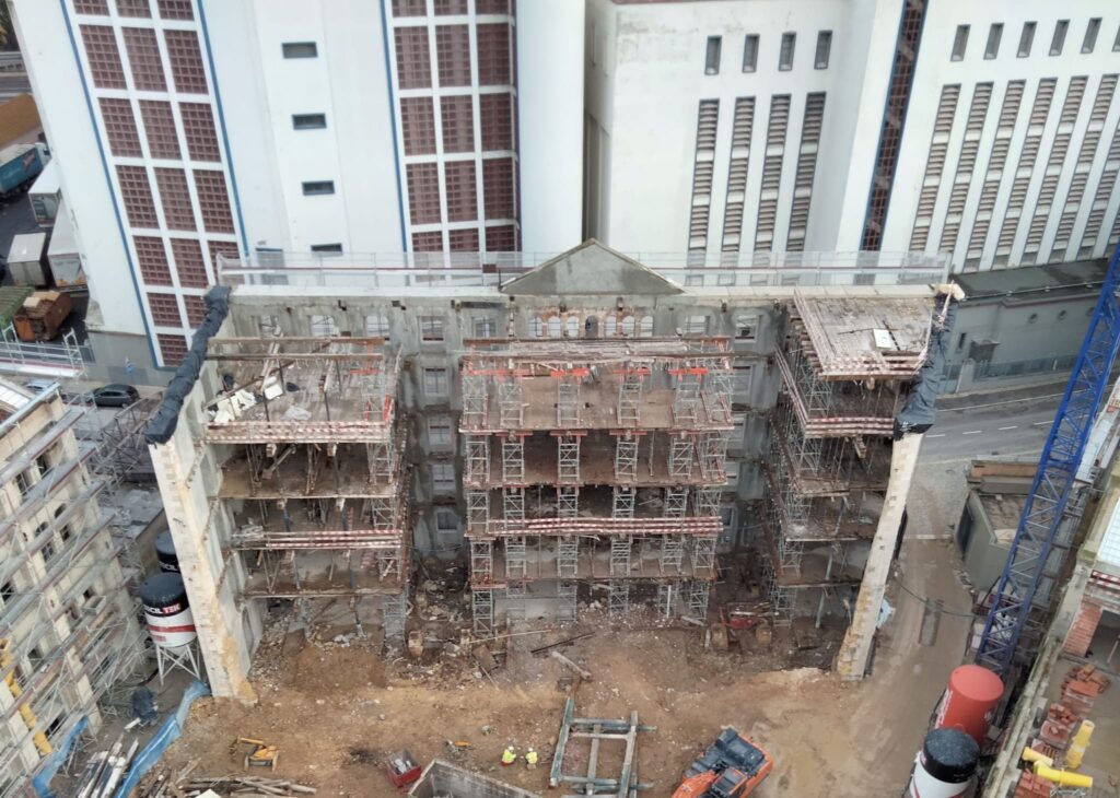 (C) 0daa0f69 d399 4597 9e3e 98c1de846fb6